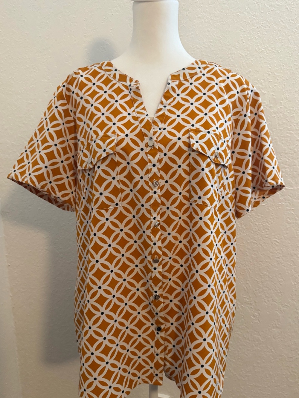 Notations Short Sleeve Geometric Print Dress in Orange and Cream